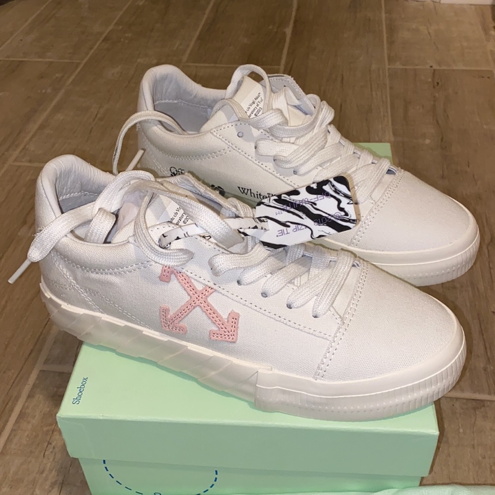 Off-White 2013 Arrow Sneakers